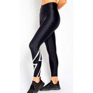 HEROINE SPORT BOLT LEGGING [ BLACK/SILVER/ONYX ] size M never worn.